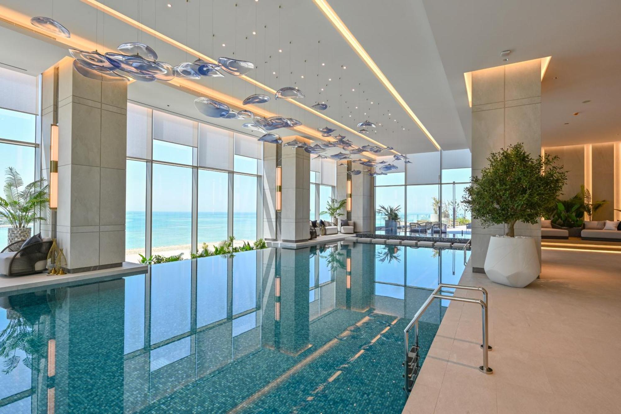 Отель Onyx Rotana Манама Экстерьер фото The swimming pool at the hotel