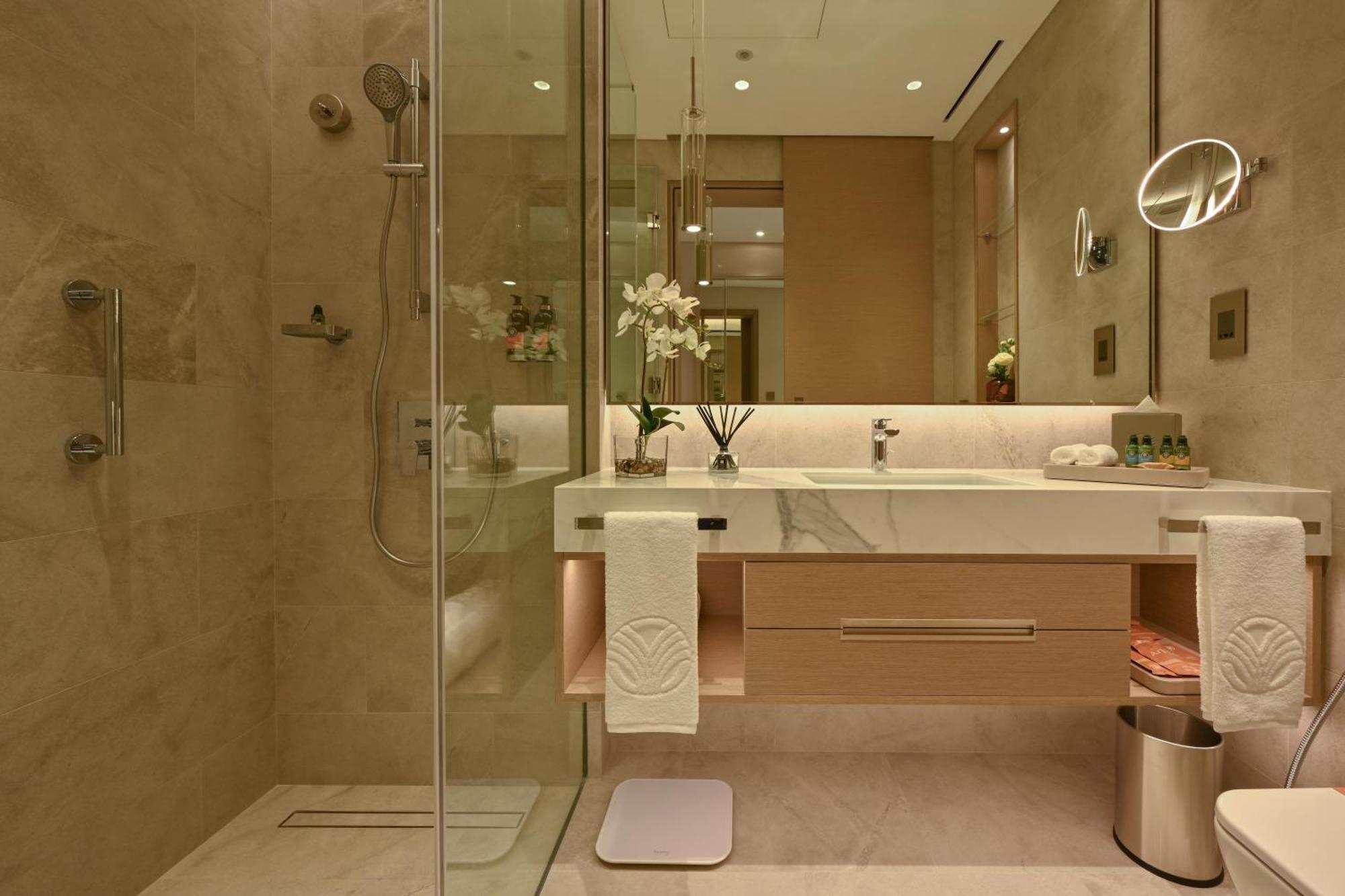 Отель Onyx Rotana Манама Экстерьер фото A bathroom in a hotel