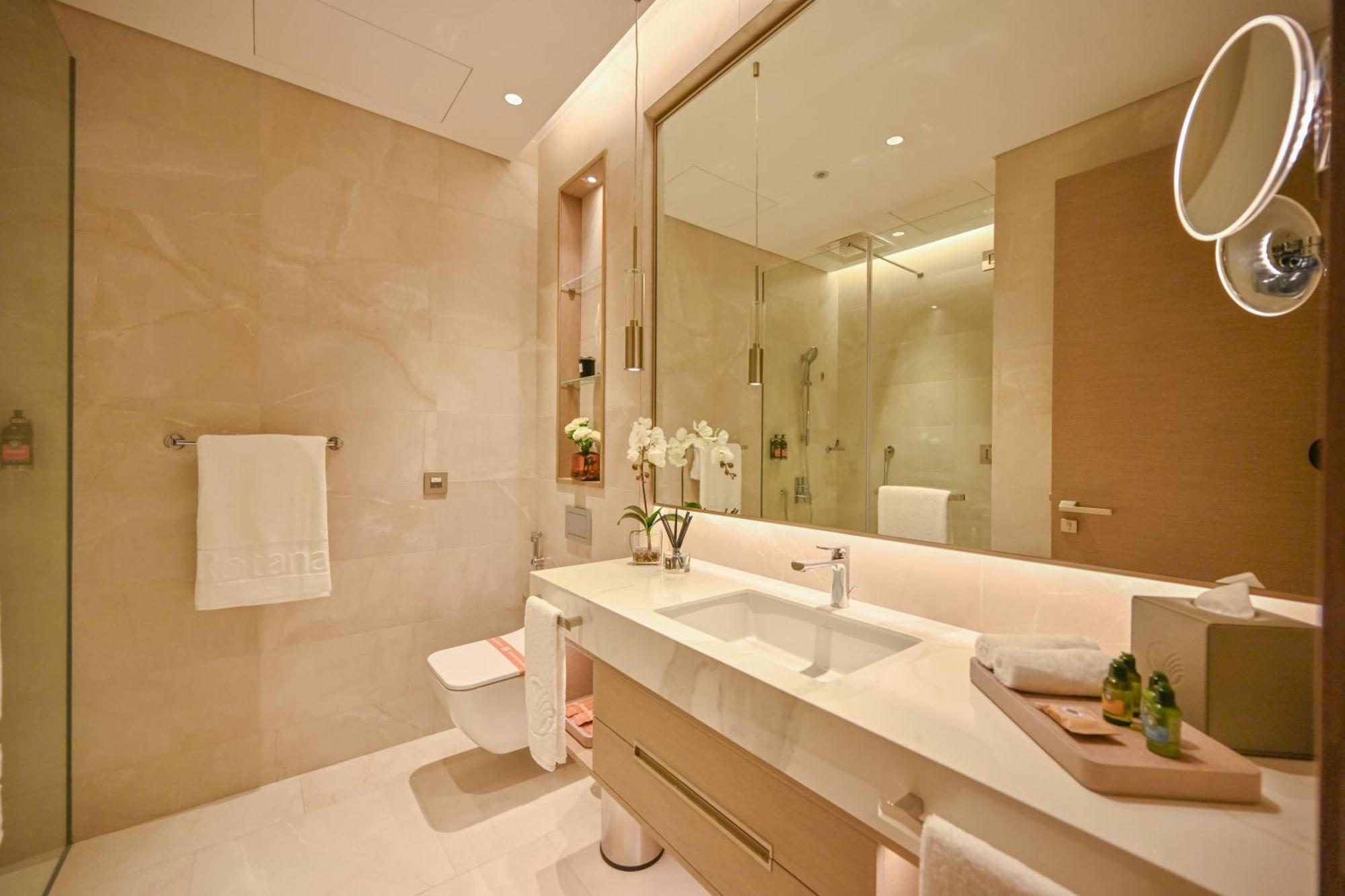 Отель Onyx Rotana Манама Экстерьер фото Bathroom