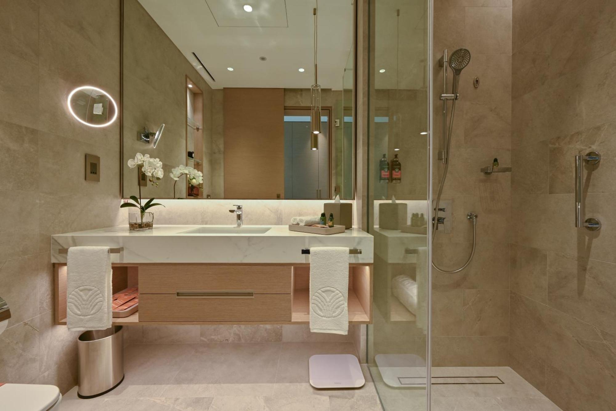 Отель Onyx Rotana Манама Экстерьер фото Bathroom
